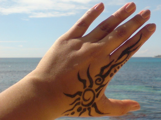 Тату (татуировка) на пальцах: значение и эскизы женские и мужские